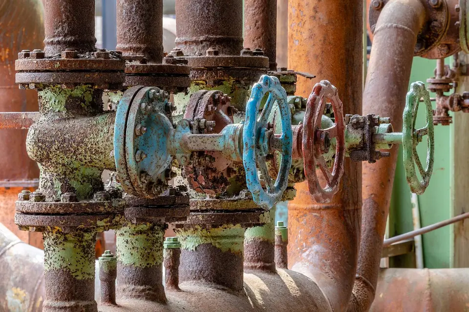 Industrial pipework and valves